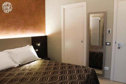 People Travel Rooms photo 51
