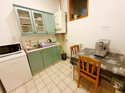 Kuchyňa alebo kuchynka v ubytovaní rooms for rent in Košice