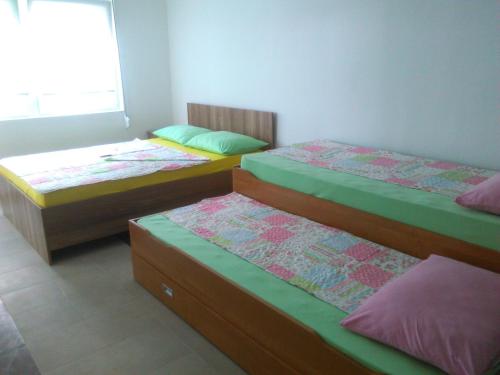 Een bed of bedden in een kamer bij Apartmani Lav