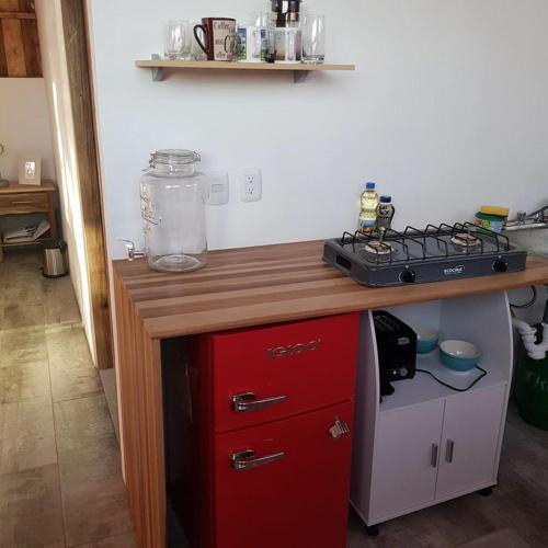 a kitchen with a counter with a stove on it at Calalas Lodge in Nindirí