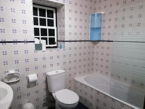 Vonios kambarys apgyvendinimo įstaigoje A Casa da Formosinha