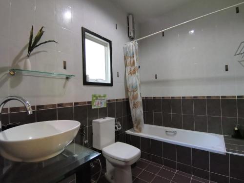 Ванна кімната в Thai Modern Resort & Spa