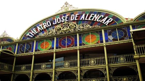 a building with a sign that reads thetro lost de element at Holiday Inn Fortaleza by IHG in Fortaleza