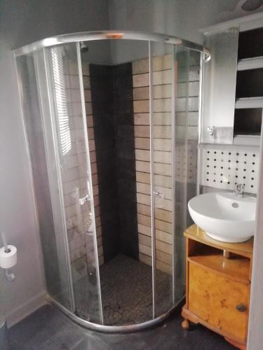 Ein Badezimmer in der Unterkunft Oak View Manor