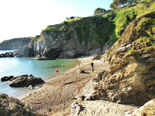 three people walking on a beach near the water at Studio moderne Argeles sur mer.La plage à pieds, Espagne à 30mn in Argelès-sur-Mer