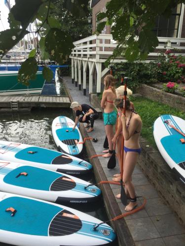 Pemandangan kolam renang di Boot & Breakfast - slapen op het water atau di dekatnya