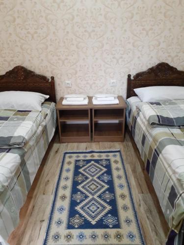 Кровать или кровати в номере Apartments on Akhalubani St 2