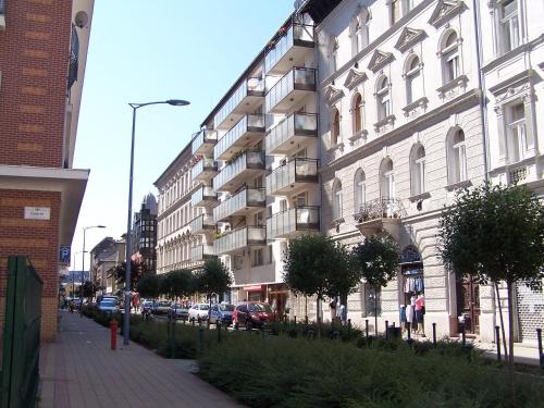 Apartment Sinkó - FREE PARKING central 2 bedrooms 4 single beds 1076 Budapest, Garay tér 3. kép - 3