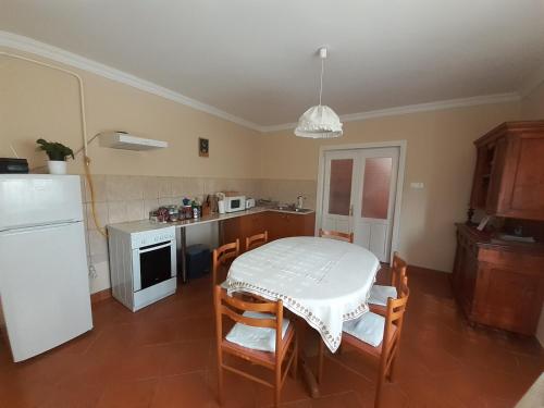 Kuchyň nebo kuchyňský kout v ubytování Hutasori Guesthouse