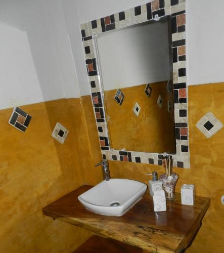 Ένα μπάνιο στο Anam Apartments