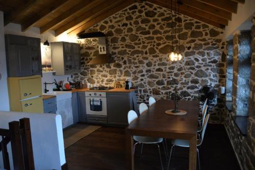 Kuchyň nebo kuchyňský kout v ubytování The fig tree house