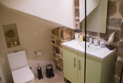 Kúpeľňa v ubytovaní Lithos Residence Poros