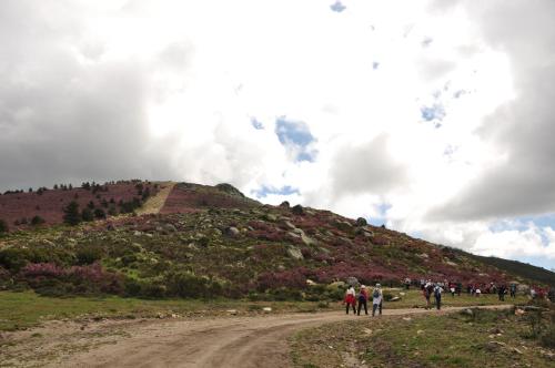 a group of people walking down a dirt road next to a hill at Casa Rural Las Jañonas CC-CR-00219 in Gata