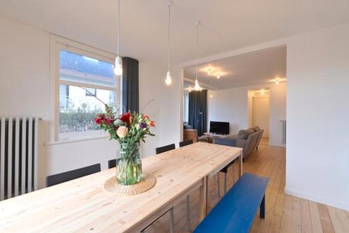 TV a/nebo společenská místnost v ubytování Vakantiewoning Loreley