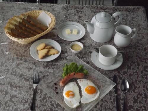 Morgenmad for gæster der bor på Zhaylau Hotel