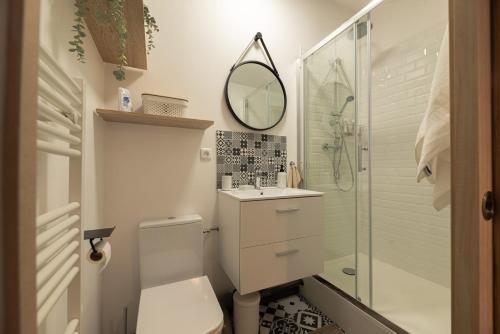 a bathroom with a toilet and a sink and a shower at Le Nid Douillet : Superbe Appartement + Jardin privatif in Rouen