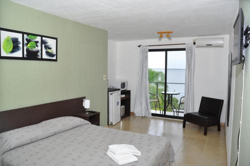 Кровать или кровати в номере Posada del Barranco Apart & Suites