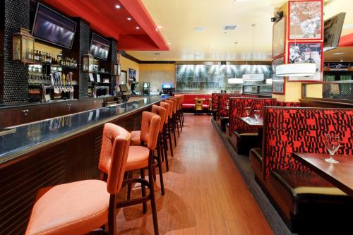 Holiday Inn Arlington Northeast, an IHG Hotel Image