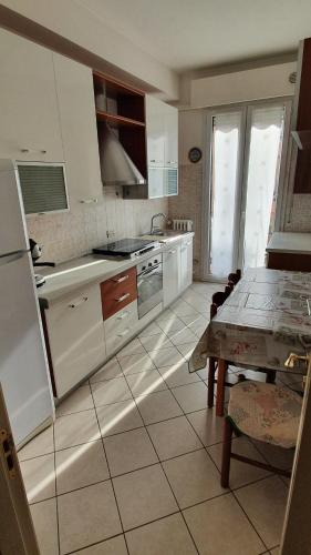 Η κουζίνα ή μικρή κουζίνα στο Comfort House