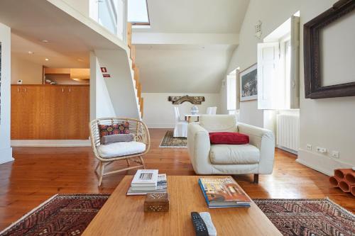 a living room with a couch and a table at Ninho Salino in Cascais