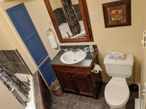 Un baño de 9 Bar W Cabins