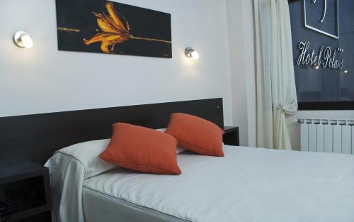 Säng eller sängar i ett rum på Hotel Polans