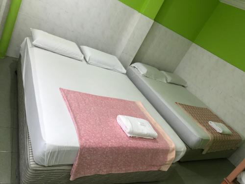 Postel nebo postele na pokoji v ubytování Hotel Cahaya