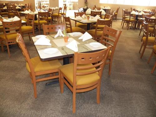 a dining room filled with tables and chairs at Holiday Inn Leon-Convention Center by IHG in León