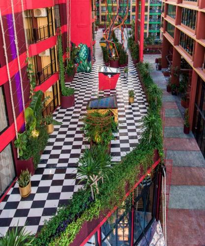 Taman di luar MeStyle Museum Hotel