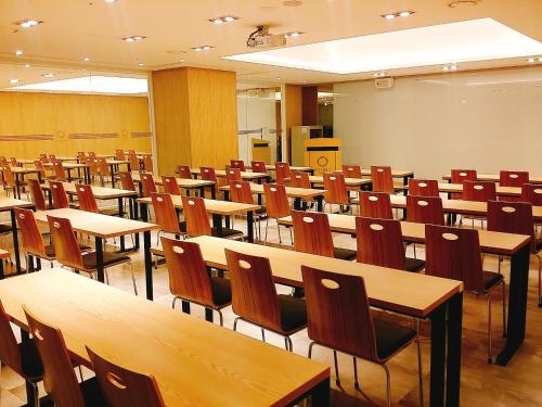 Un restaurante u otro lugar para comer en Ocloud Hotel Gangnam