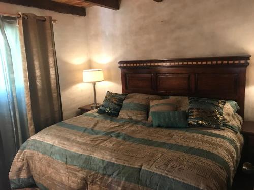 Un pat sau paturi într-o cameră la Cabañas Yasmina