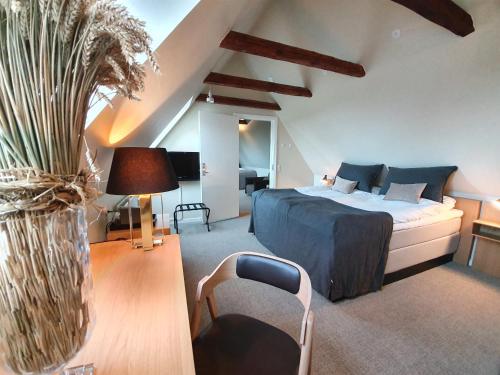 Postel nebo postele na pokoji v ubytování Hotel Nor - Badehotellet