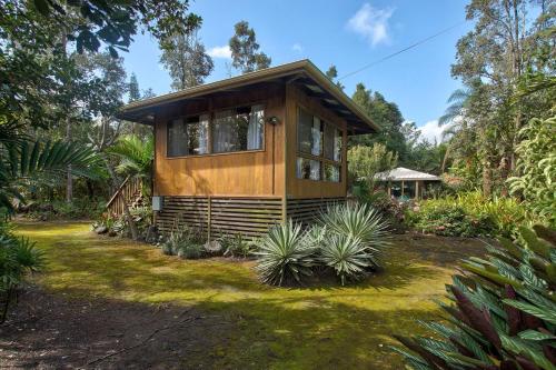 Κήπος έξω από το Peace of Paradise cabin