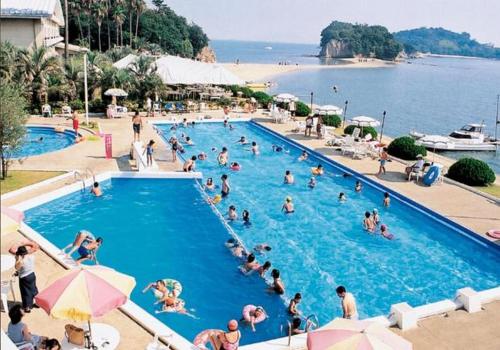 a group of people in a swimming pool at a resort at Shodoshima International Hotel in Tonosho