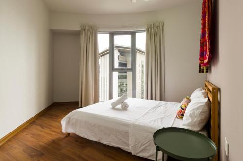 Una cama o camas en una habitación de PJ8 Service Suites by Airhost