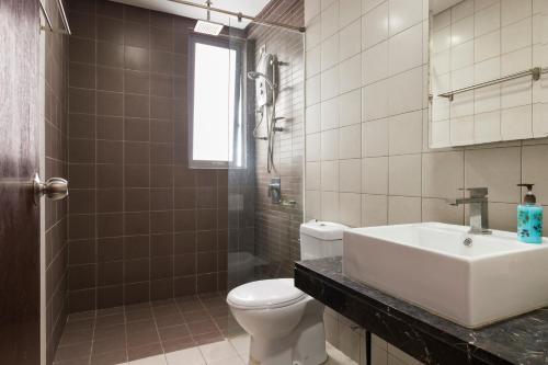 Un baño de PJ8 Service Suites by Airhost