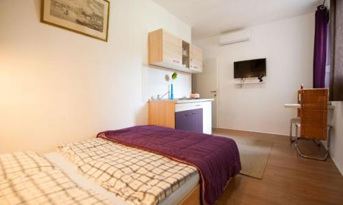 Centar 2 Private Room with Ensuite and Kitchenette