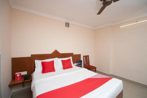 Una cama o camas en una habitación de Silver Cloud Hotel Sholinganallur