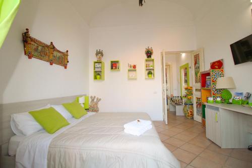 Galeriebild der Unterkunft THE PALACE B&B and Apartments in Santo Stefano di Camastra