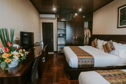 Postel nebo postele na pokoji v ubytování Arthur Suites by Mahavilas