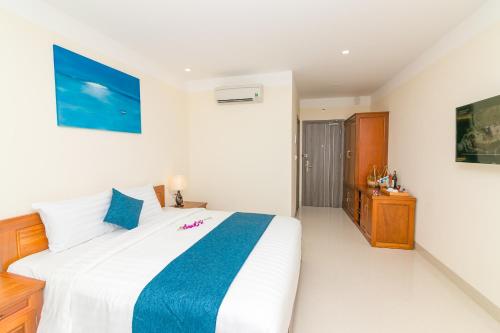 Postel nebo postele na pokoji v ubytování Navy Hotel Cam Ranh