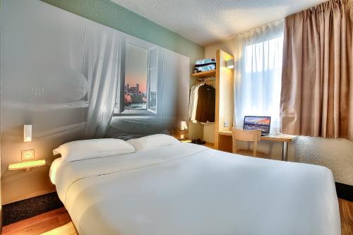 Katil atau katil-katil dalam bilik di B&B HOTEL Antibes Sophia Antipolis