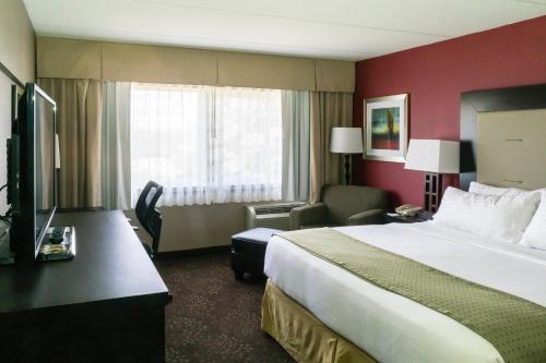 Foto da galeria de Holiday Inn Express Big Rapids, an IHG Hotel em Big Rapids