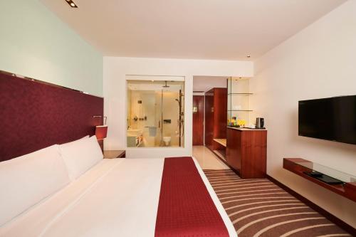 Katil atau katil-katil dalam bilik di Holiday Inn Mumbai International Airport by IHG