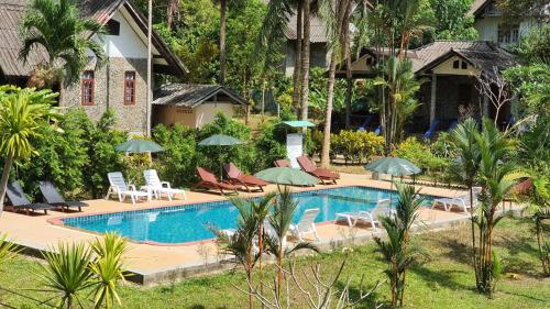 Piscine de l'établissement Tree Tops River Huts ou située à proximité