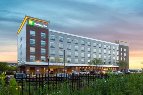 a hotel with a sign on the side of a building at Holiday Inn Boston Logan Airport - Chelsea by IHG in Chelsea