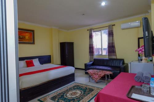 Gallery image of RedDoorz near Citraland Waterpark Kendari in Lepoleop