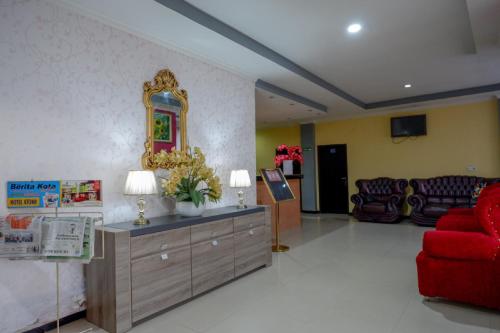 Телевизор и/или развлекательный центр в RedDoorz near Citraland Waterpark Kendari