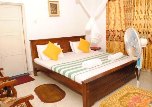 Cama ou camas em um quarto em Kandy Shady Trees Villa