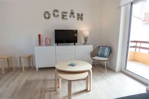 a living room with a table and a tv at Casas da Avó V in Silveira